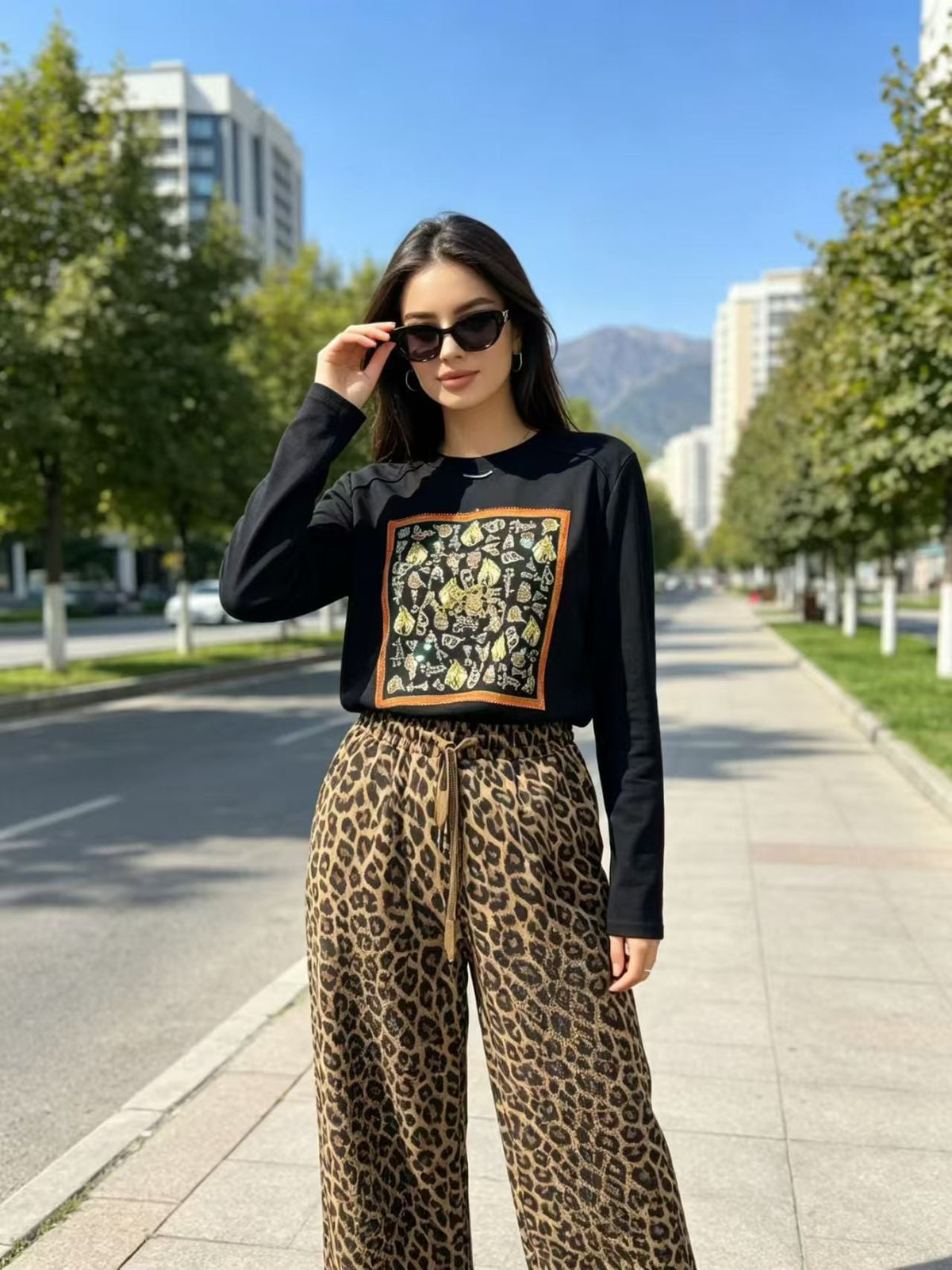Black Equestrian Scarf Graphic Top & Leopard Wide Leg Pants Set - Soliette